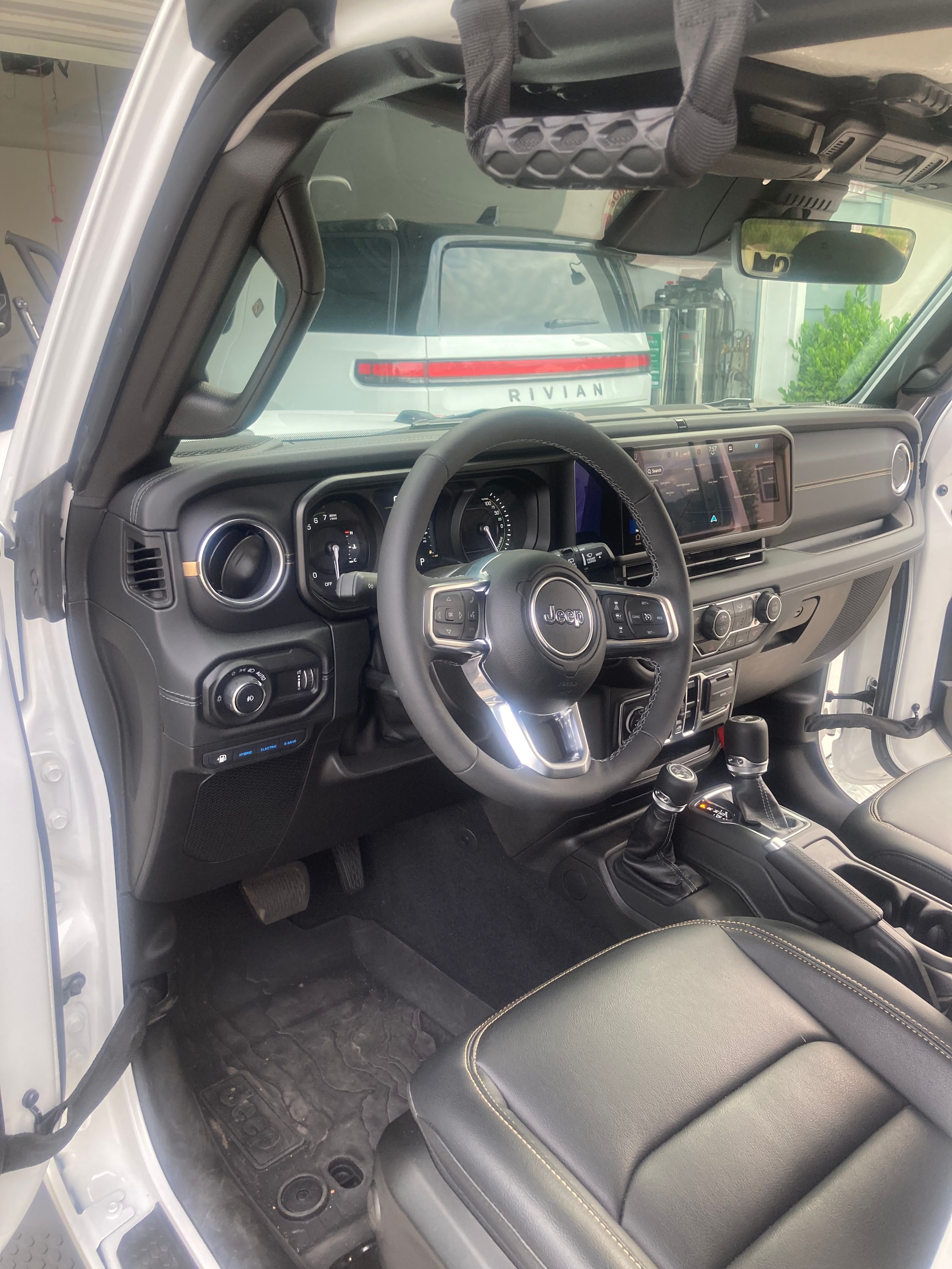 Used 2025 Jeep Wrangler Unlimited Sahara AWD/4WD image 6