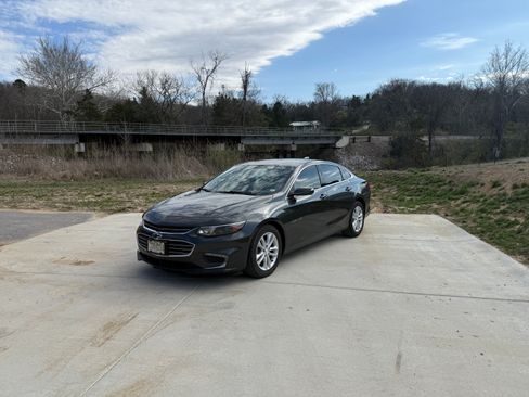 Used 2018 Chevrolet Malibu LT image 11