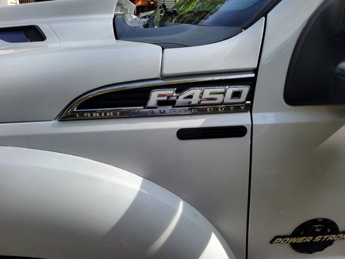 Used 2012 Ford F450 Lariat w/ Chrome Pkg image 10