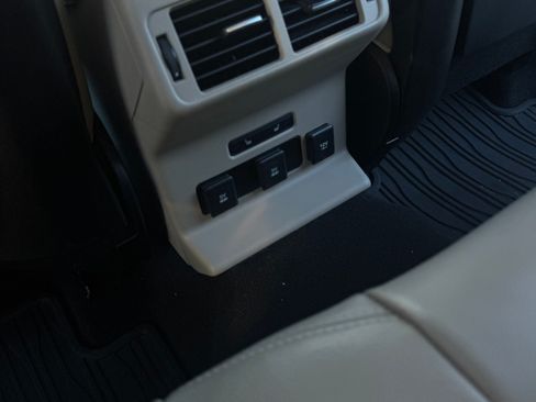 Used 2018 Land Rover Range Rover Velar S image 2