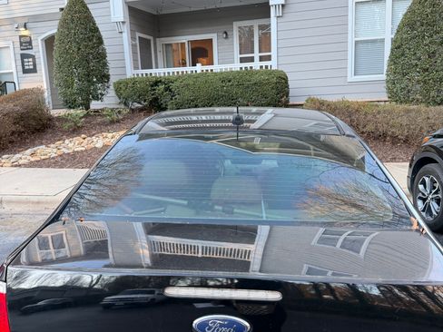 Used 2010 Ford Focus SEL image 5