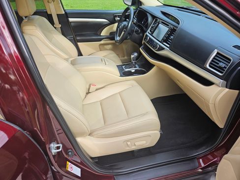 Used 2019 Toyota Highlander XLE image 8