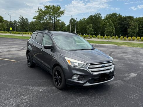 Used 2018 Ford Escape SE FWD image 9