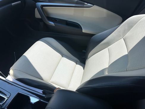 Used 2017 Honda Accord Touring image 10