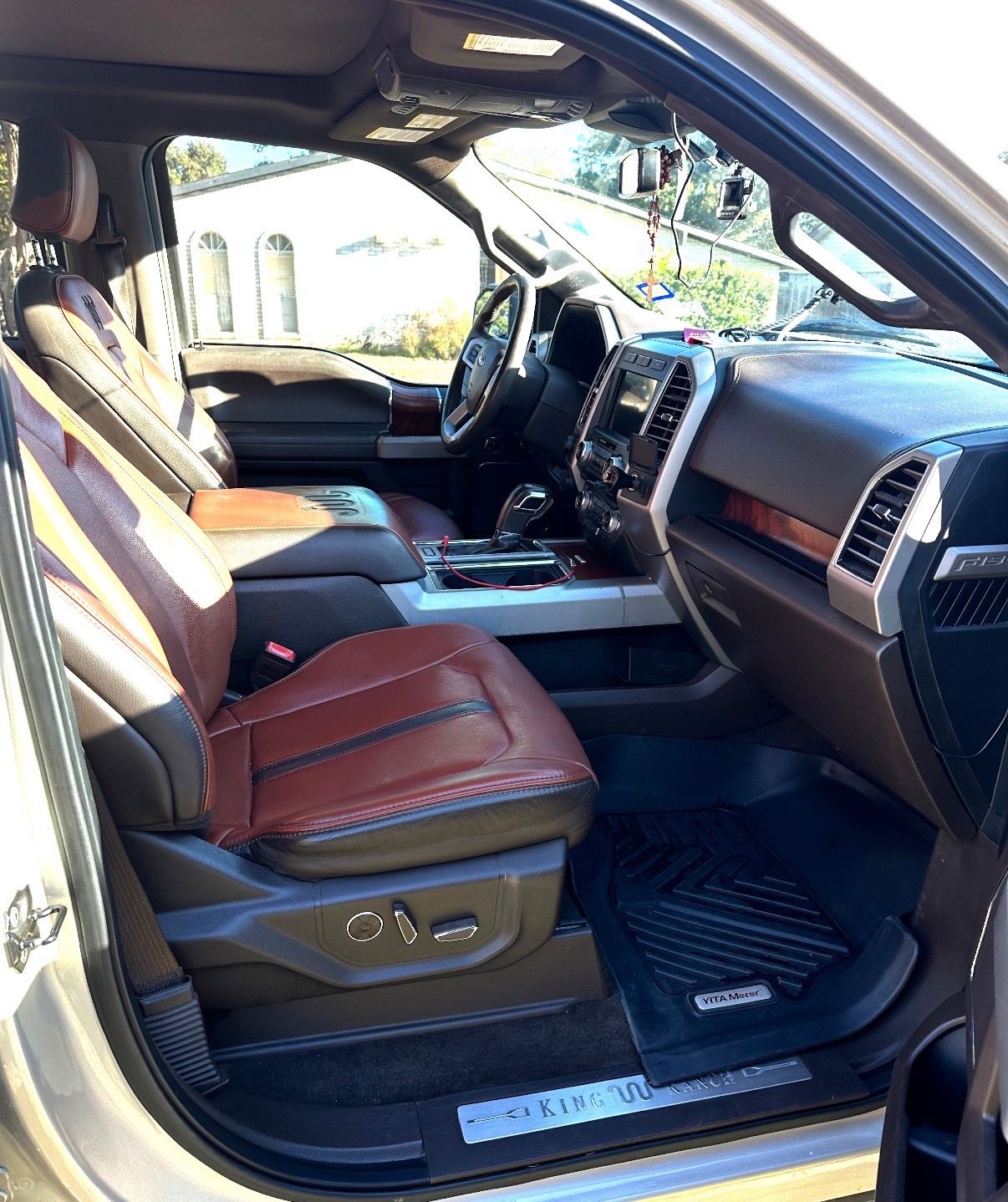 Used 2018 Ford F150 King Ranch w/ Equipment Group 601A Luxury AWD/4WD image 7