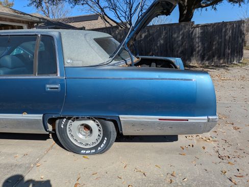 Used 1993 Cadillac Fleetwood Sedan image 6