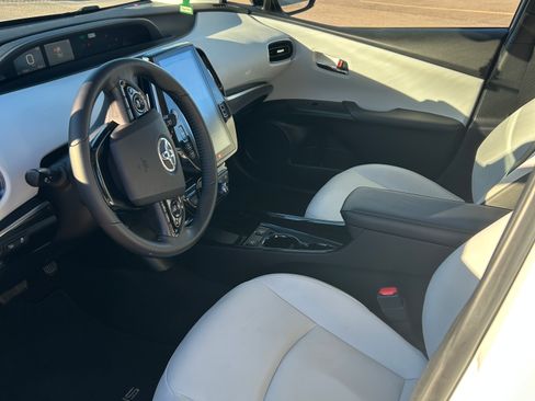 Used 2021 Toyota Prius Limited w/ Premium Convenience Package image 6