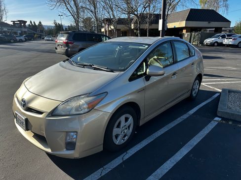 Used 2011 Toyota Prius Two image 2