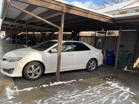 Used 2014 Toyota Camry SE w/ Moonroof Package FWD image 11