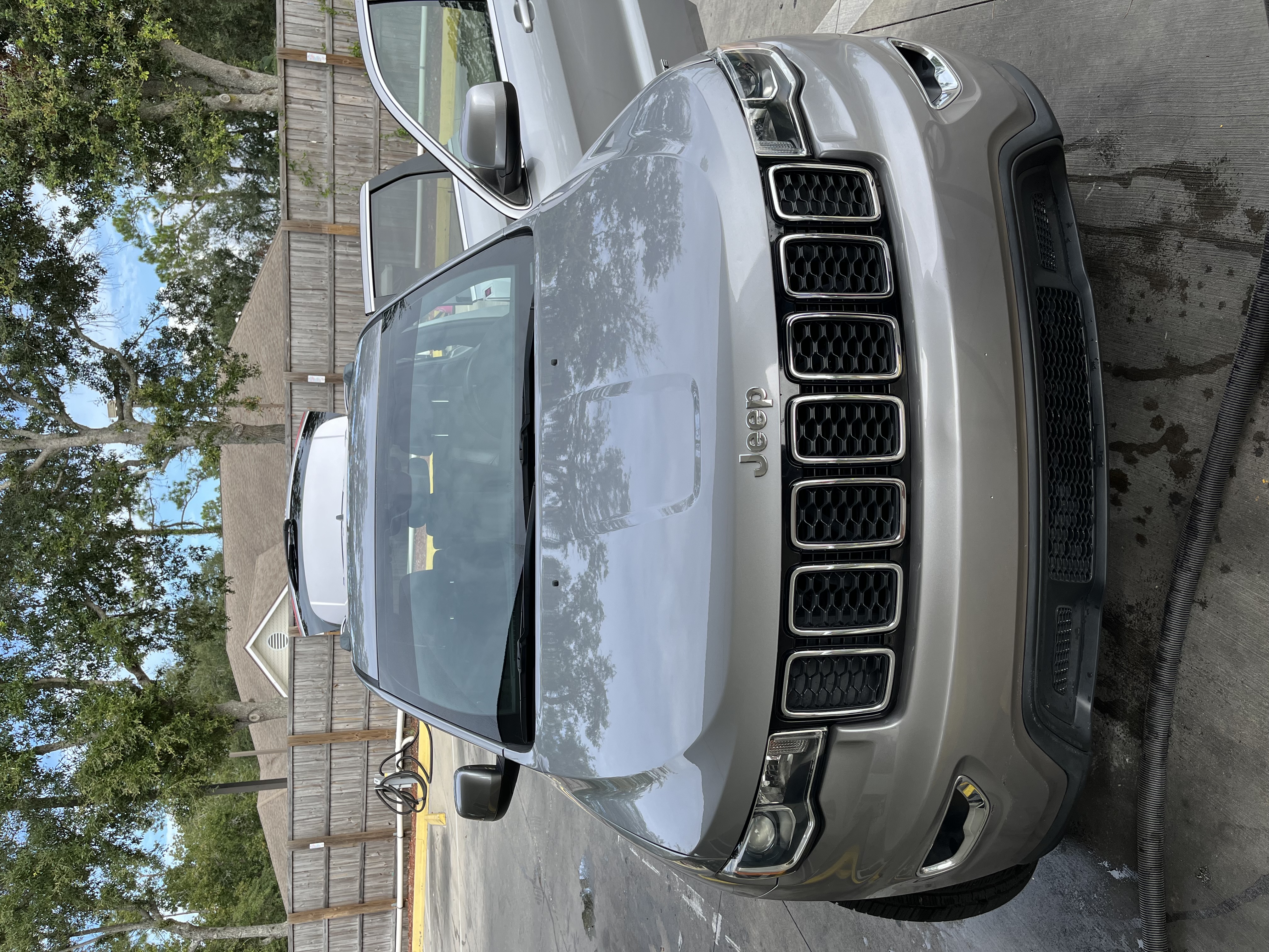 Used 2018 Jeep Grand Cherokee Laredo RWD image 1
