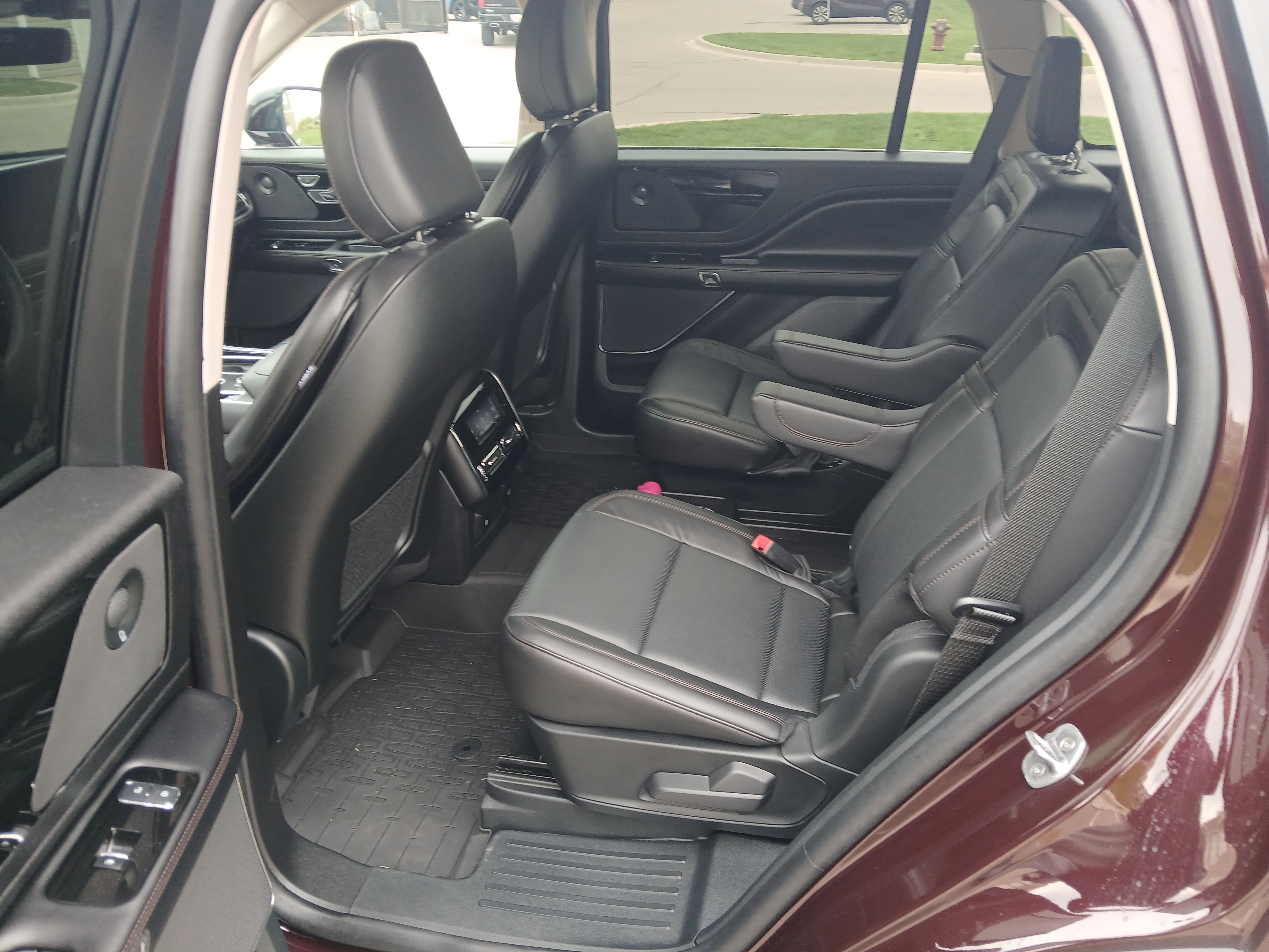 Used 2024 Lincoln Aviator Reserve w/ Elements Package Plus AWD/4WD image 11