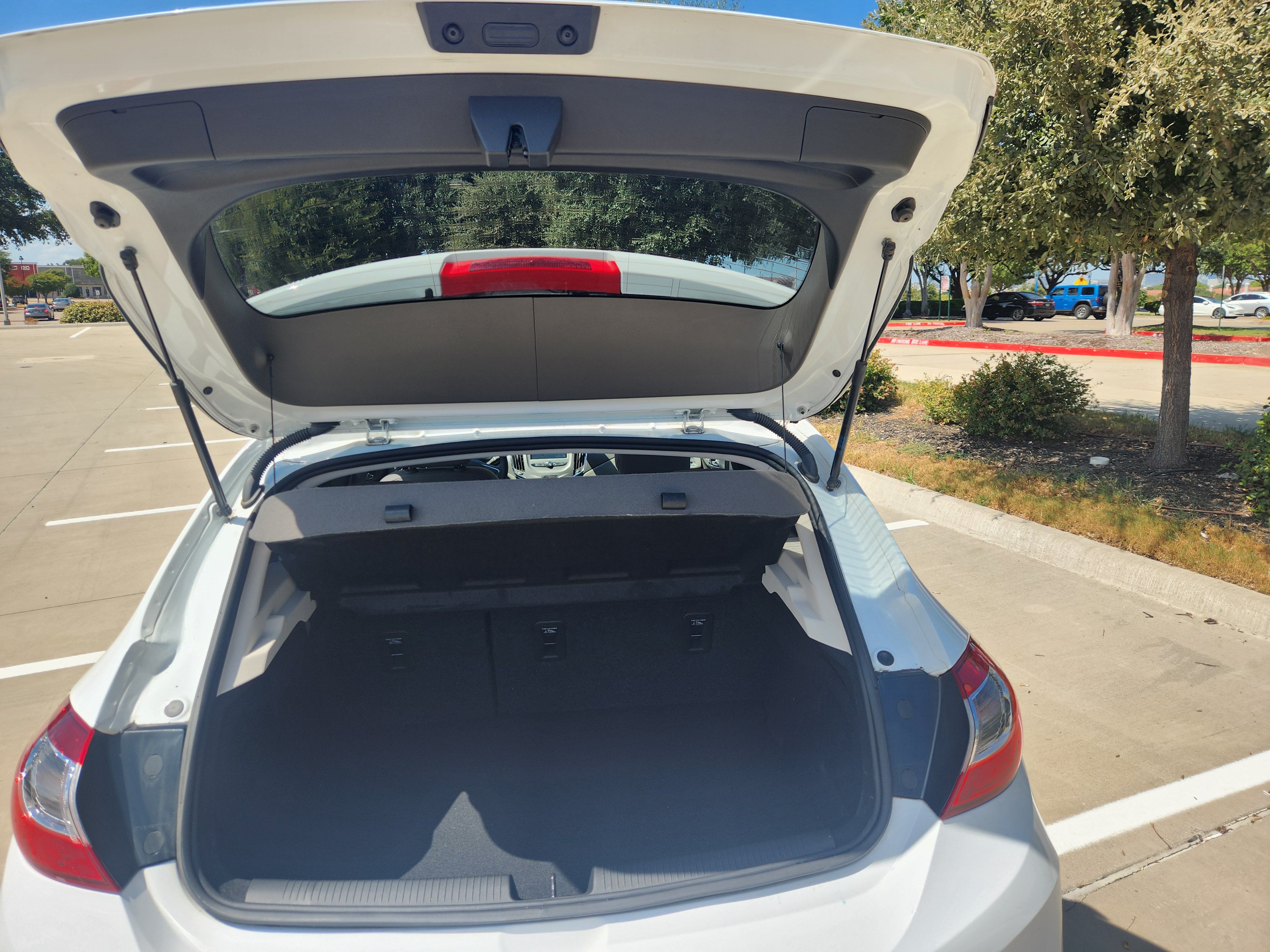 Used 2017 Chevrolet Cruze LT FWD image 27