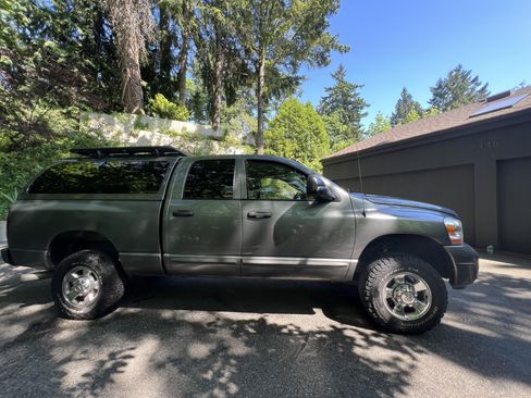 Used 2006 Dodge Ram 2500 Truck SLT image 8