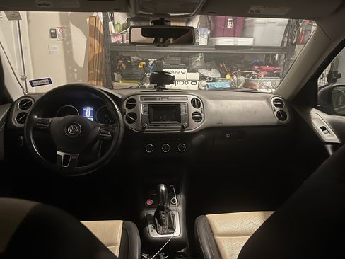 Used 2016 Volkswagen Tiguan S image 2