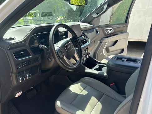 Used 2023 GMC Yukon SLT w/ SLT Luxury Package AWD/4WD image 6