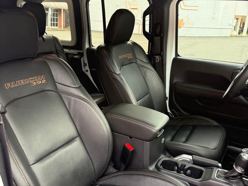 Used 2022 Jeep Wrangler Unlimited Rubicon w/ Xtreme Recon 35" Tire Package AWD/4WD image 11