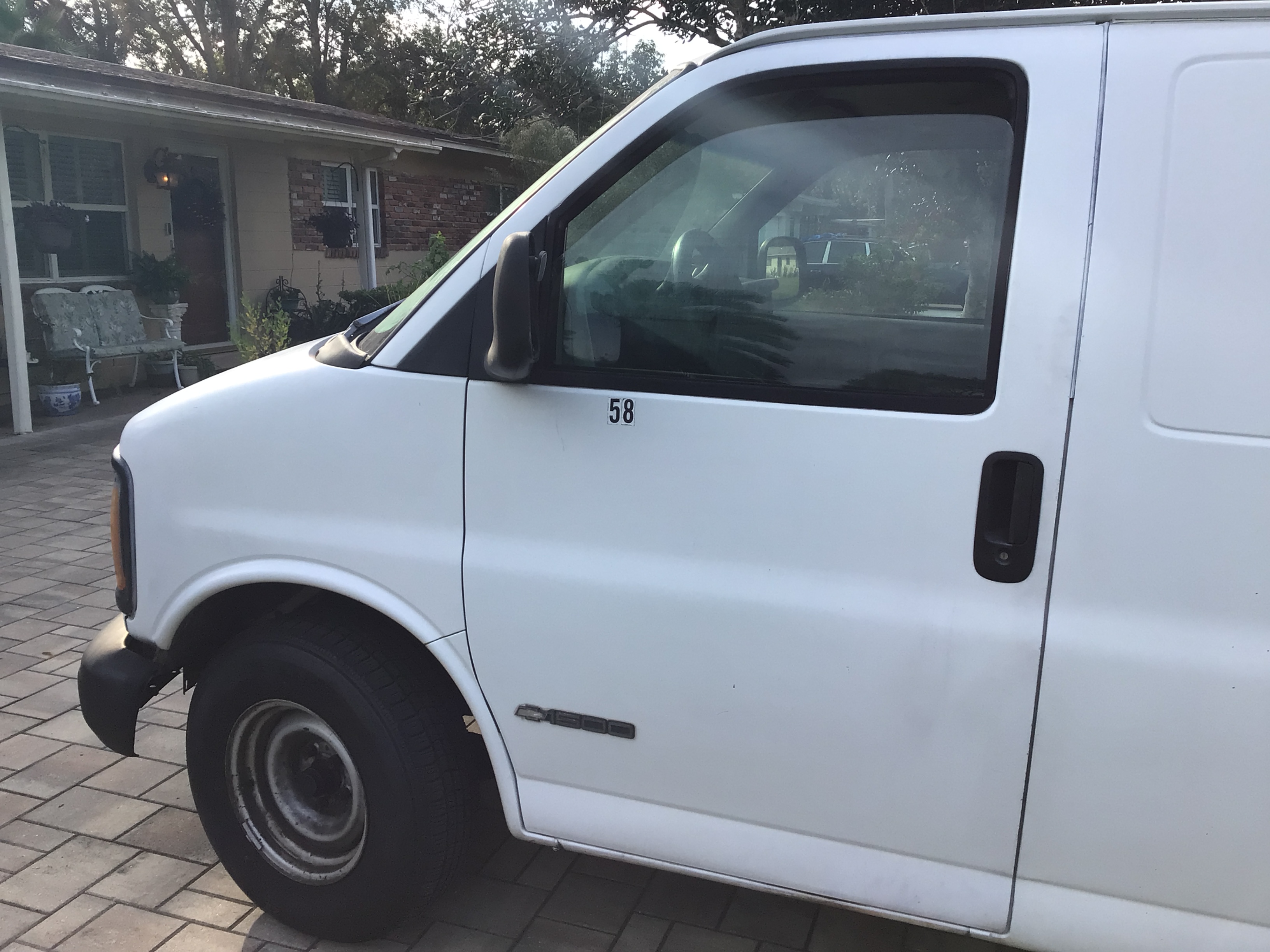 Used 2001 Chevrolet Express 1500 RWD image 4