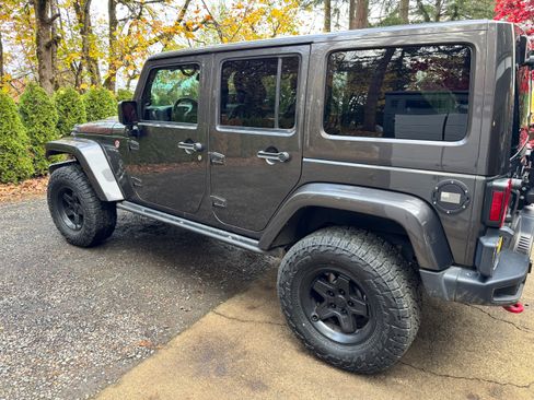 Used 2017 Jeep Wrangler Unlimited Rubicon image 4