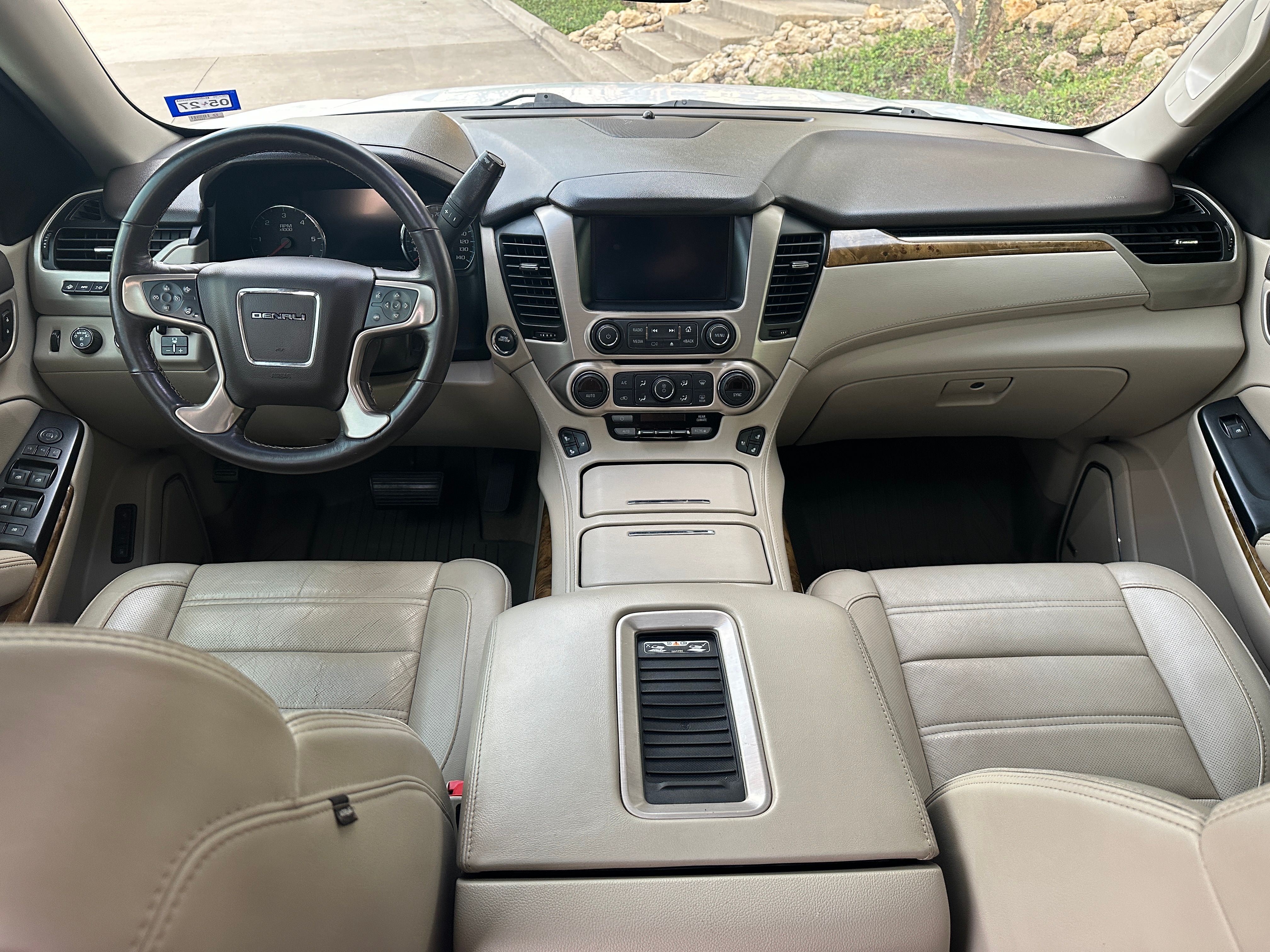 Used 2017 GMC Yukon XL Denali w/ Open Road Package AWD/4WD image 11
