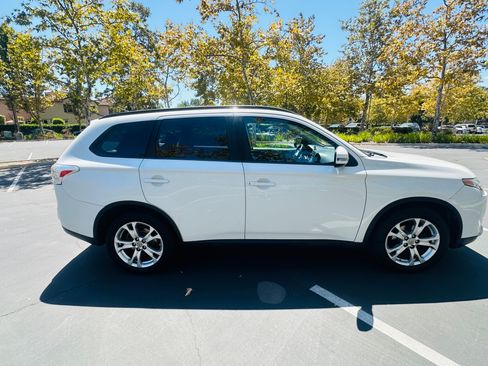 Used 2015 Mitsubishi Outlander SE AWD/4WD image 2