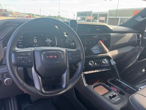 Used 2024 GMC Sierra 2500 AT4 w/ AT4 Premium Plus Package AWD/4WD image 8