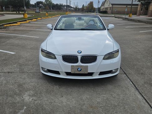 Used 2010 BMW 328i Convertible image 1