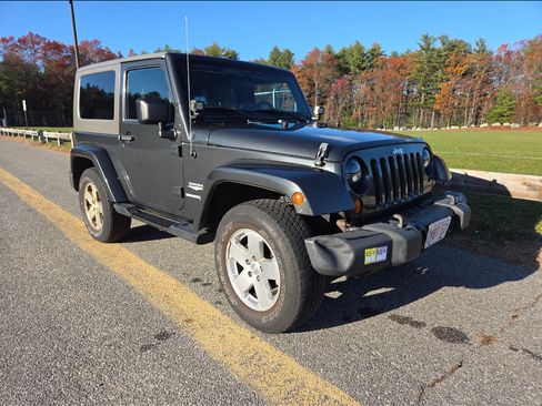 Used 2010 Jeep Wrangler Sahara w/ Dual Top Group image 2
