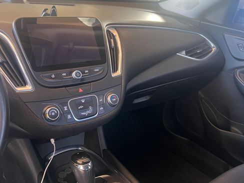 Used 2016 Chevrolet Malibu LT FWD image 12