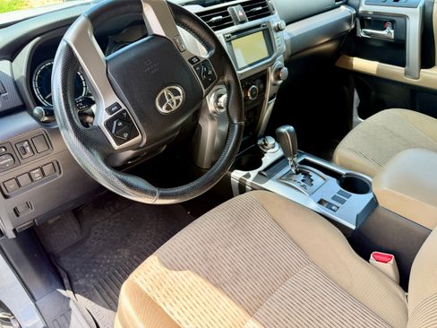Used 2014 Toyota 4Runner SR5 AWD/4WD image 9