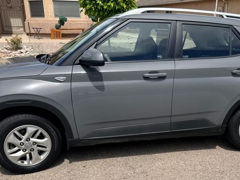 Used 2020 Hyundai Venue SEL FWD image 1