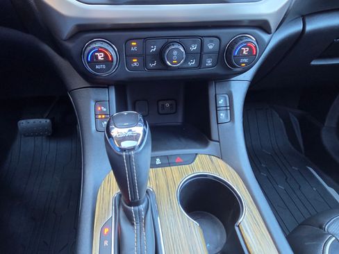 Used 2018 GMC Acadia Denali w/ Technology Package image 10