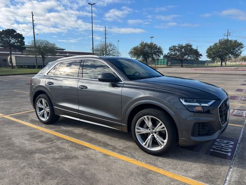 Used 2019 Audi Q8 Premium Plus w/ Premium Plus image 2