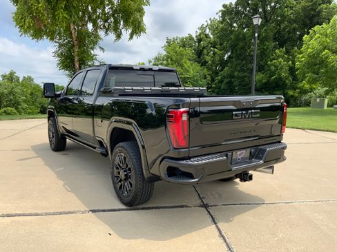 Used 2024 GMC Sierra 2500 Denali Ultimate image 2