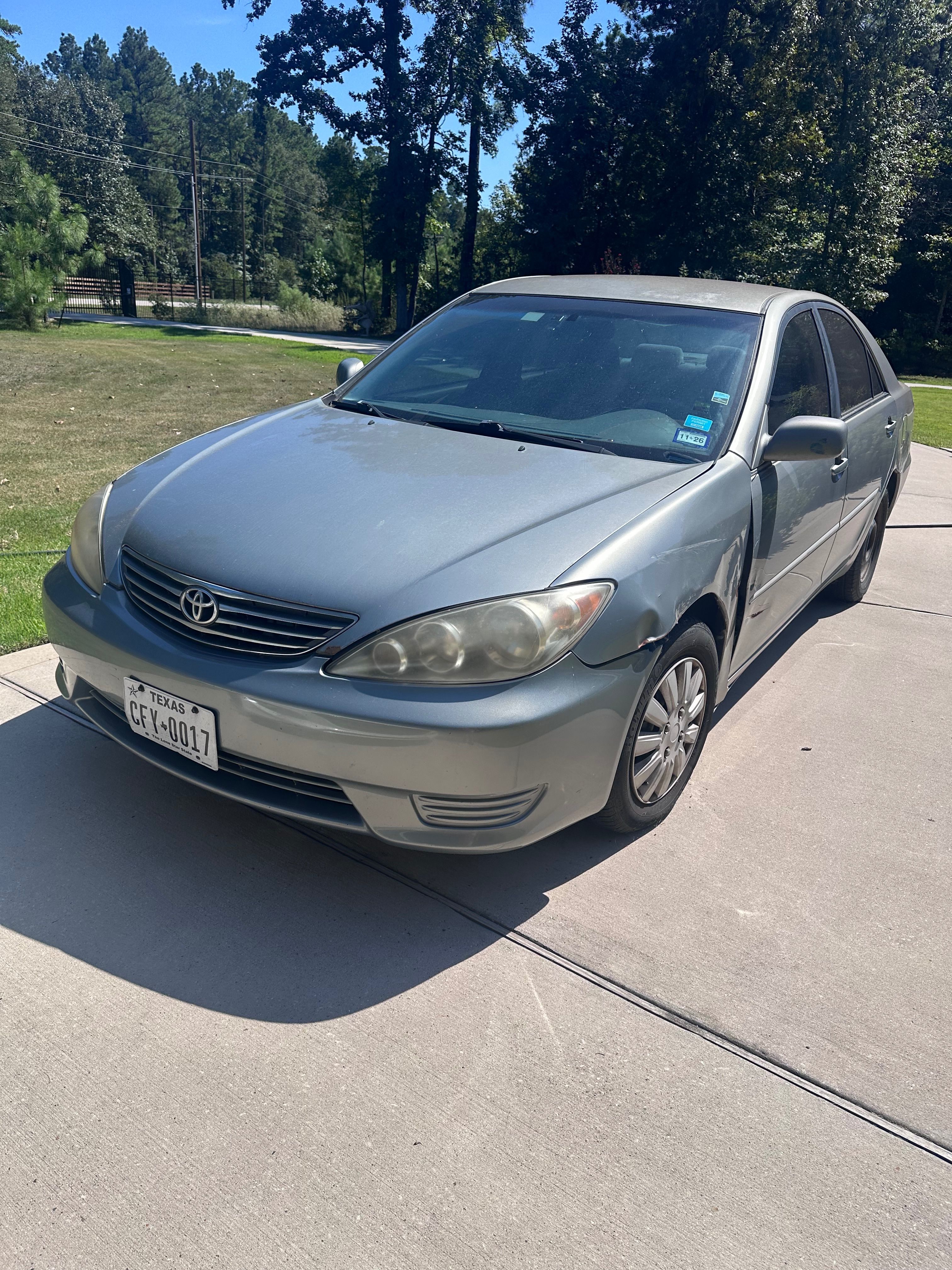 Used 2005 Toyota Camry LE FWD image 1