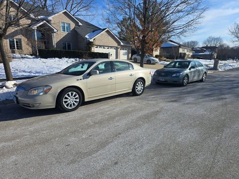 Used 2011 Buick Lucerne CXL w/ Driver Confidence Package image 4