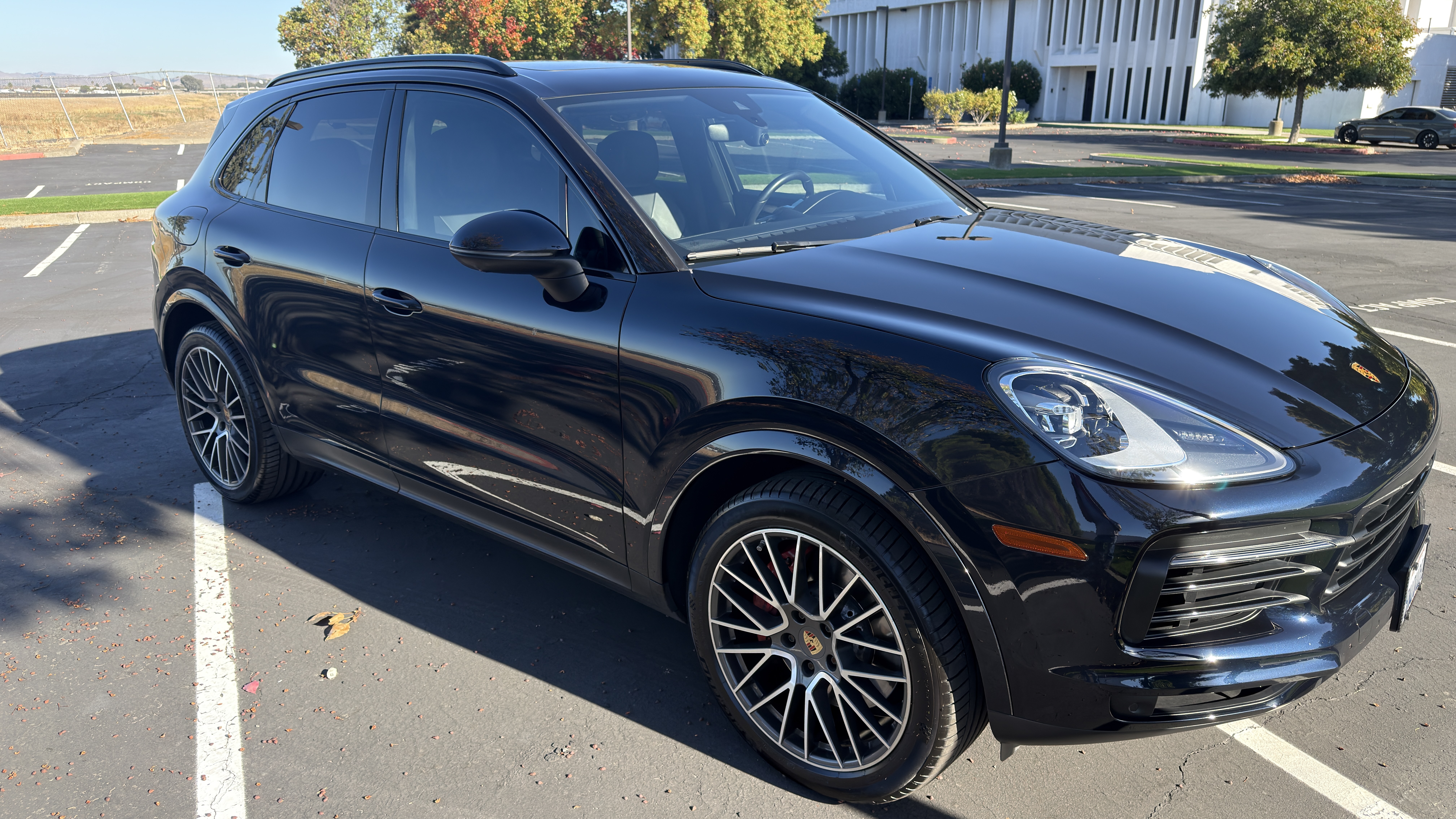 Used 2023 Porsche Cayenne w/ Premium Package AWD/4WD image 15