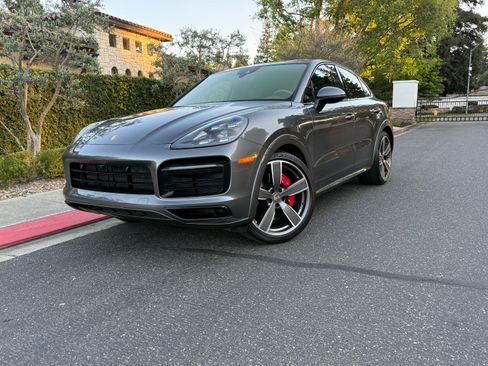 Used 2021 Porsche Cayenne GTS image 1