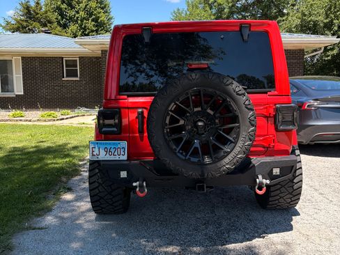 Used 2021 Jeep Wrangler Unlimited Sahara w/ Uconnect 4C Nav & Sound Group AWD/4WD image 6