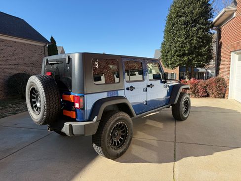 Used 2009 Jeep Wrangler Unlimited Rubicon w/ Dual Top Group image 5