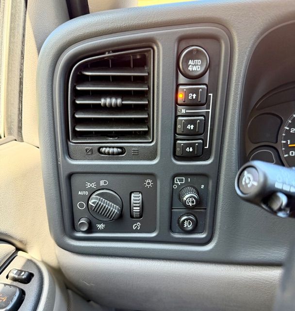 Used 2004 Chevrolet Tahoe Z71 w/ Z71 Preferred Equipment Group AWD/4WD image 21