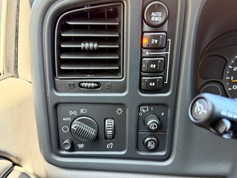 Used 2004 Chevrolet Tahoe Z71 w/ Z71 Preferred Equipment Group AWD/4WD image 21