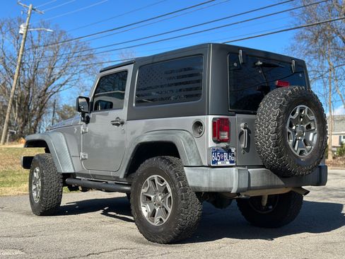 Used 2016 Jeep Wrangler Rubicon w/ Power Convenience Group image 2
