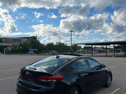 Used 2017 Hyundai Elantra SE FWD image 4