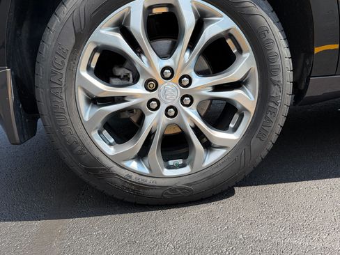 Used 2018 Buick Enclave Avenir w/ Avenir Technology Package AWD/4WD image 11