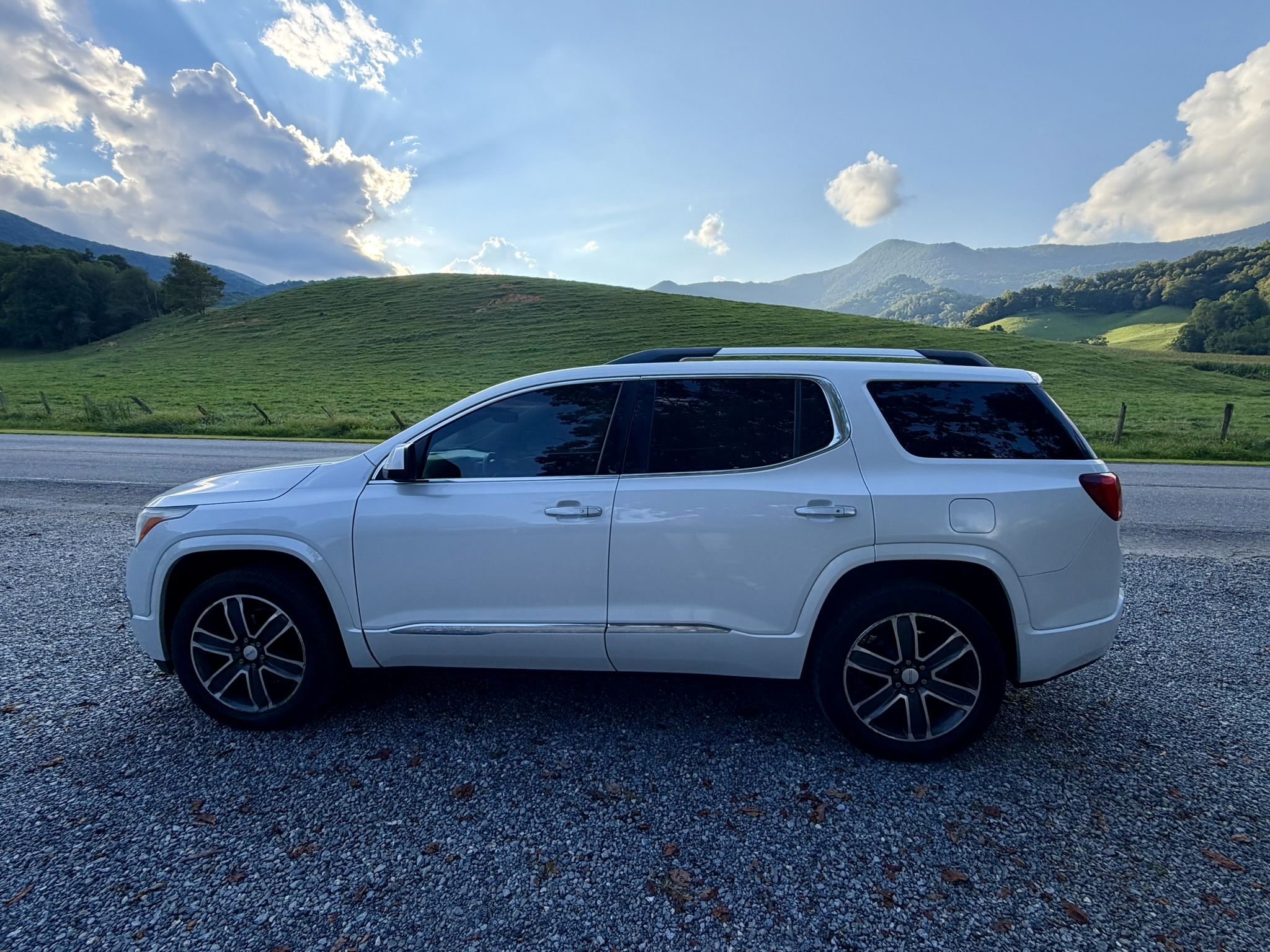 Used 2017 GMC Acadia Denali FWD image 23