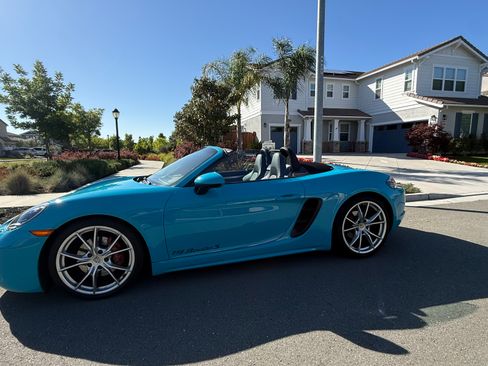 Used 2017 Porsche 718 Boxster S RWD image 2
