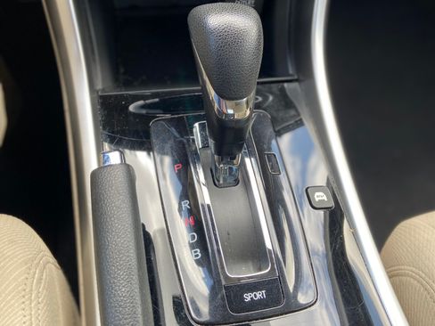 Used 2017 Honda Accord Hybrid Sedan image 10