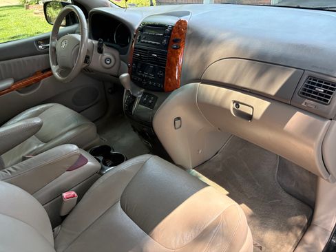 Used 2008 Toyota Sienna FWD image 6