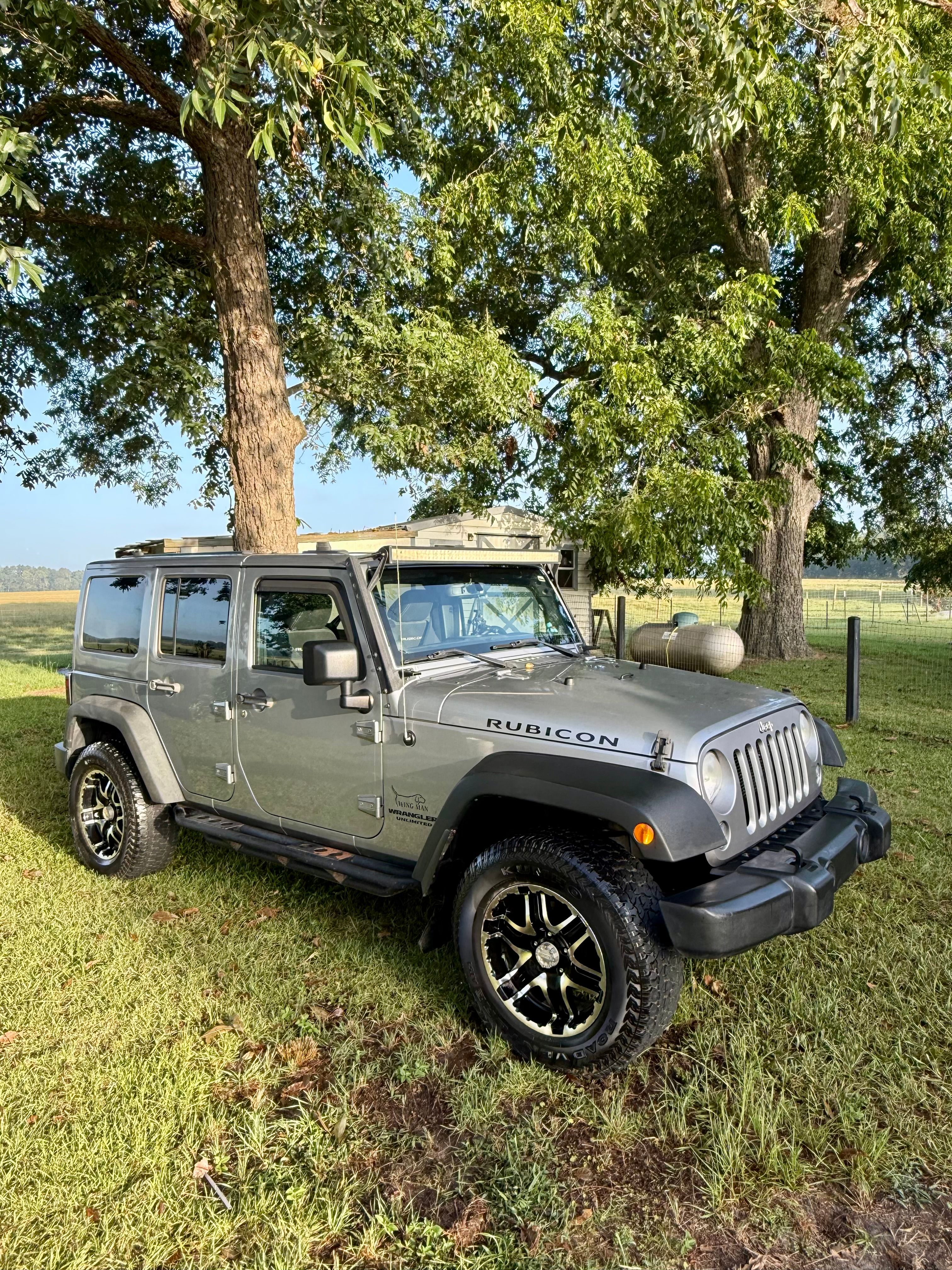 Used 2014 Jeep Wrangler Unlimited Rubicon w/ Max Tow Package AWD/4WD image 6