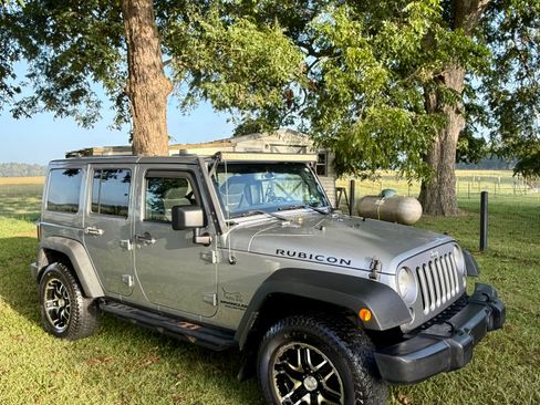 Used 2014 Jeep Wrangler Unlimited Rubicon w/ Max Tow Package AWD/4WD image 10